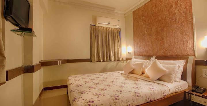 Parth Residency Hotel Ахмедабад Екстериор снимка