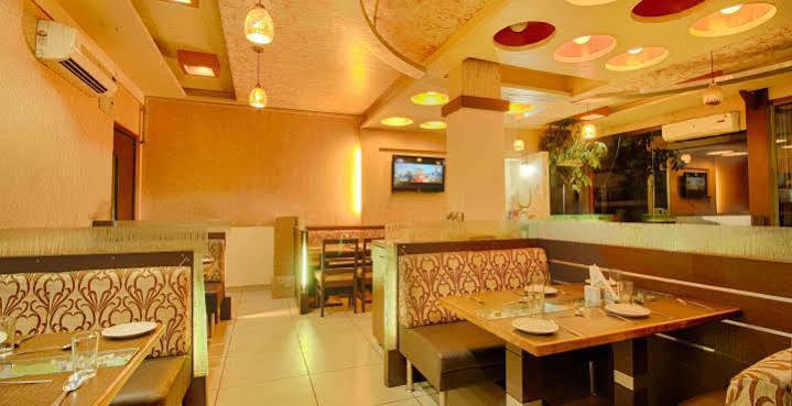 Parth Residency Hotel Ахмедабад Екстериор снимка